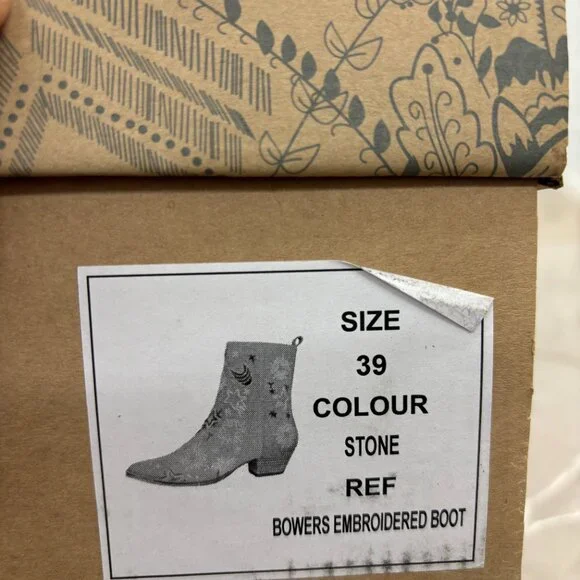 NIBFree People Bowers Embroidered Western Pointed Toe Boot in Stone EU 39